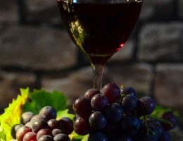 beneficios de tomar vino tinto