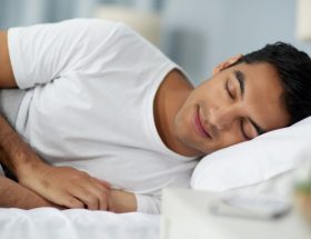 Siguiendo estos tips, en poco tiempo notarás una mejora en tus hábitos de sueño. Dormir bien es indispensable para rendir durante el día.