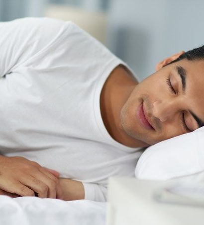 Siguiendo estos tips, en poco tiempo notarás una mejora en tus hábitos de sueño. Dormir bien es indispensable para rendir durante el día.