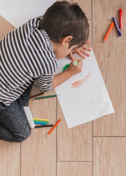 niños dibujando
